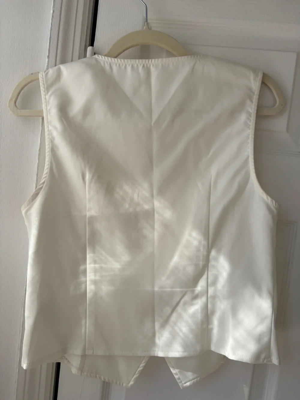 Women's White V-Neck Button Front Vest Top - Picture 4 of 4